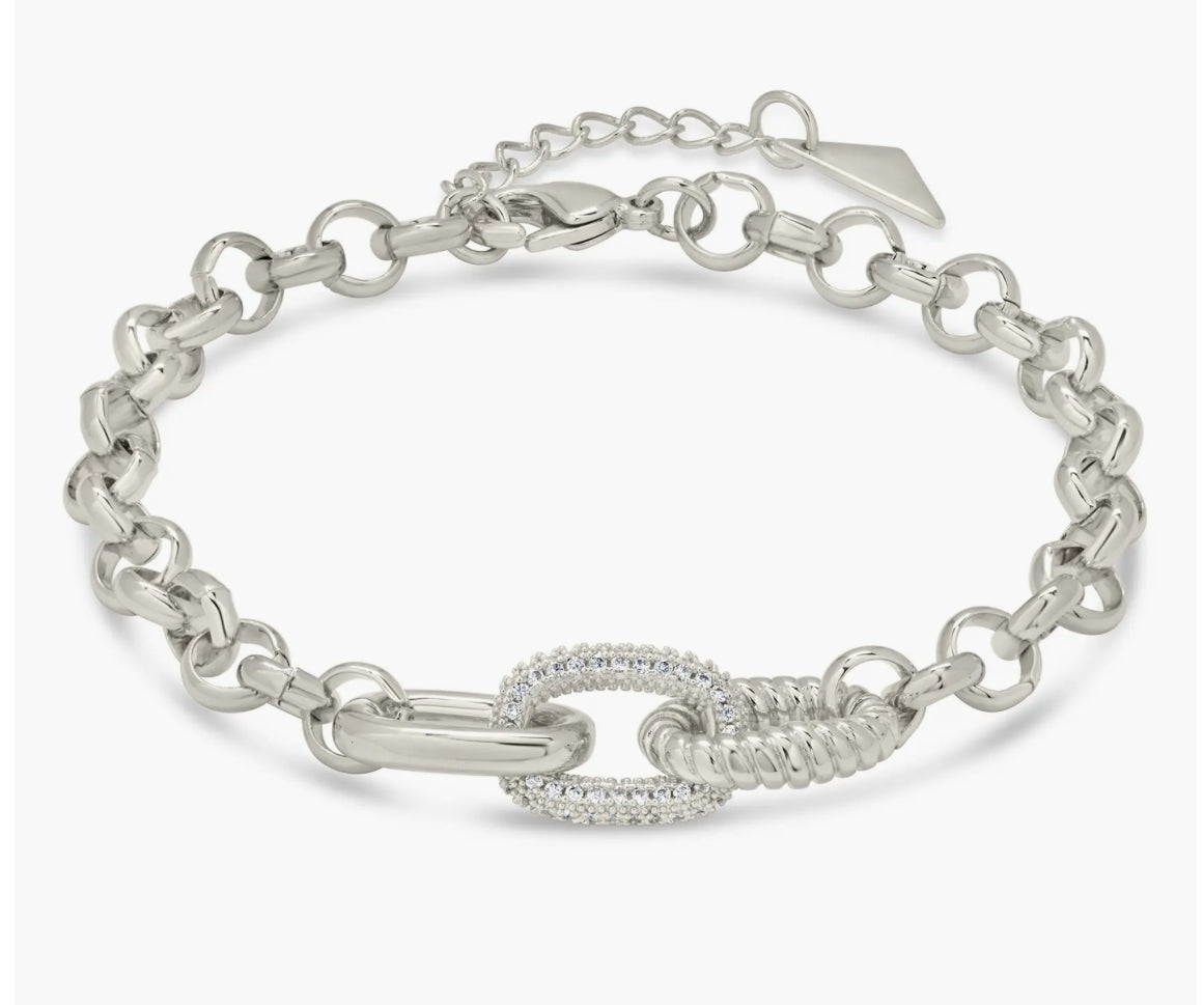 Dainty sparkle to a polished chain bracelet