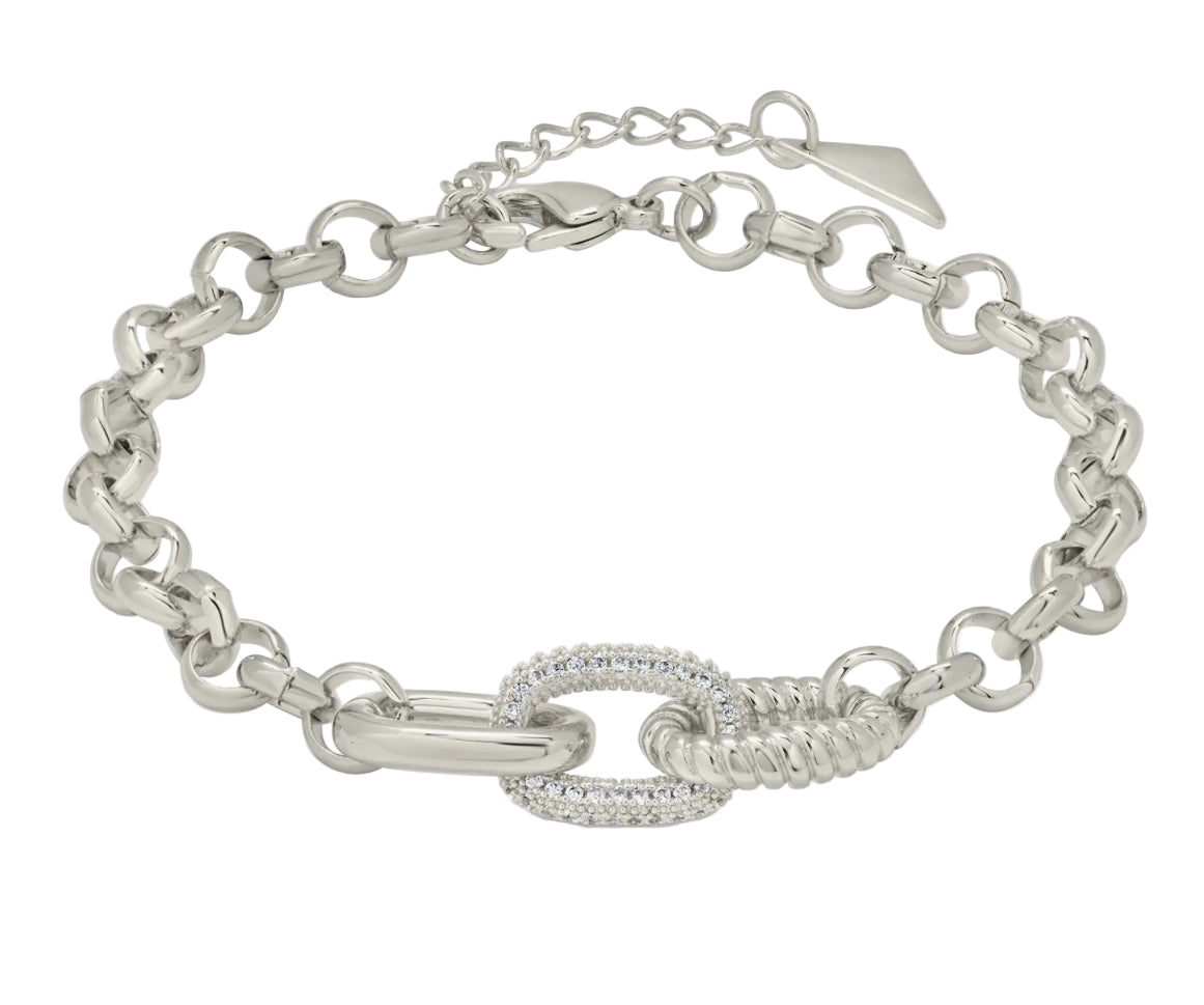 Dainty sparkle to a polished chain bracelet